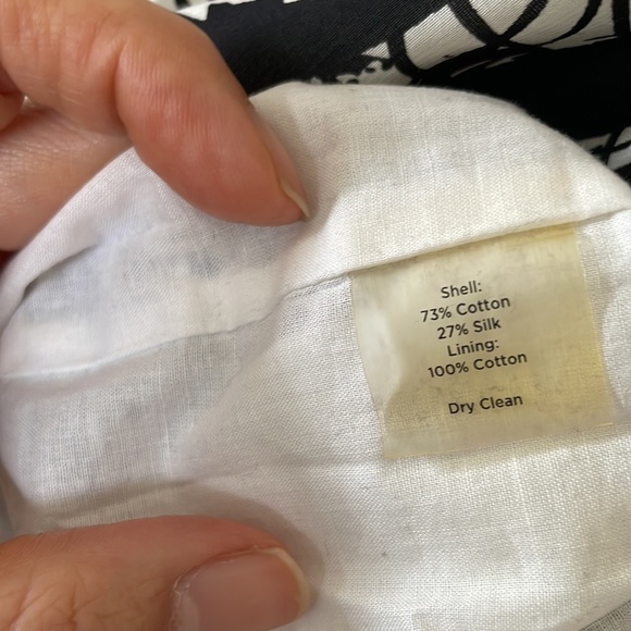 TALBOTS BLACK AND WHITE SLEEVELESS, PLEATED SCOOP NECK, LINED DRESSE WITH SASH - Picture 10 of 16